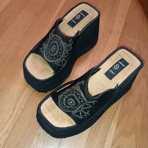 ULTRA RARE Lei Black Embroidered Women's Wedge Platform Sandals Y2K